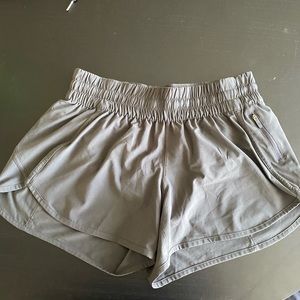 Lululemon Tracker Short V 4” Graphite Grey Size 10